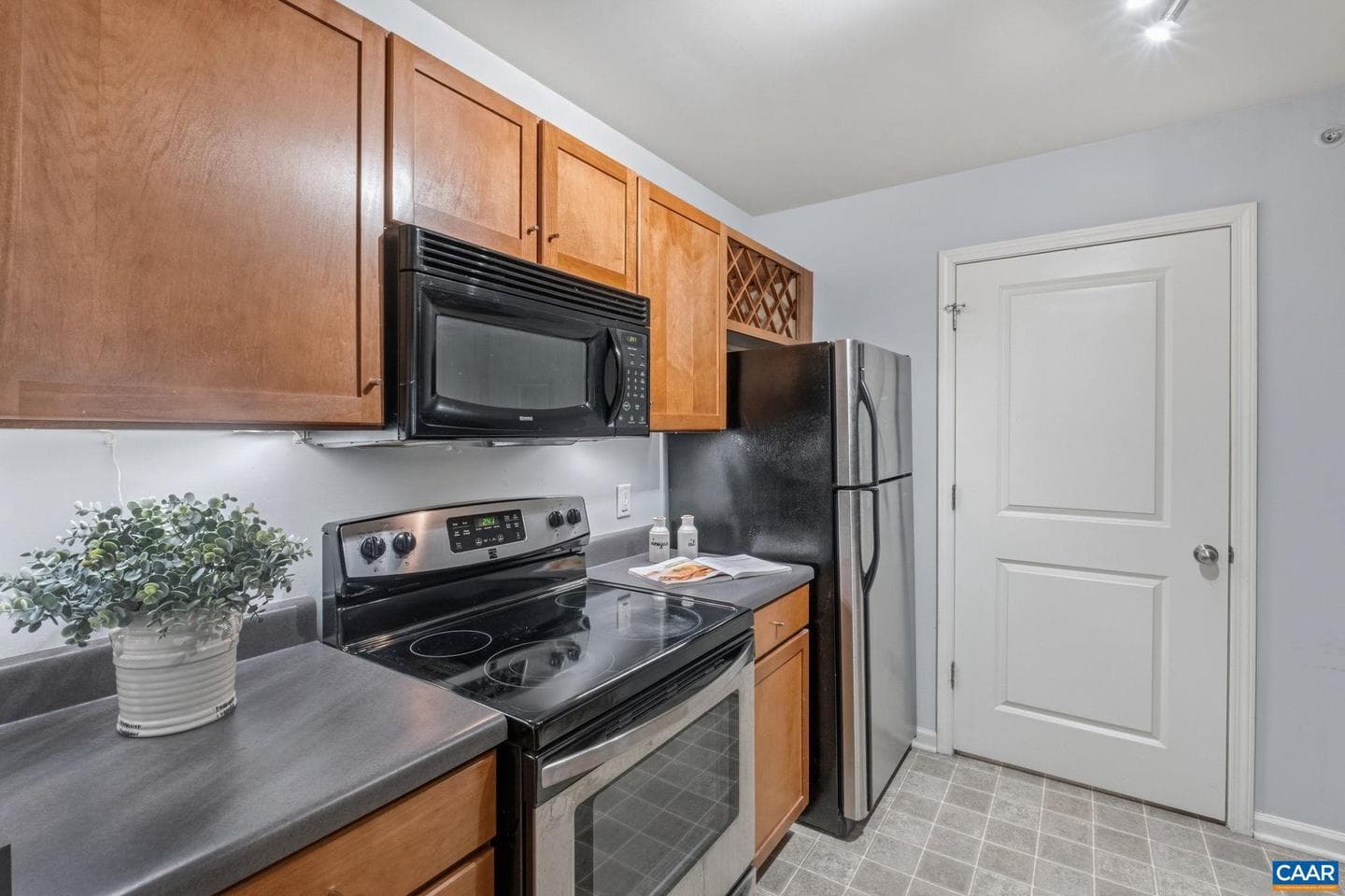720 Walker Sq #1b photo 8