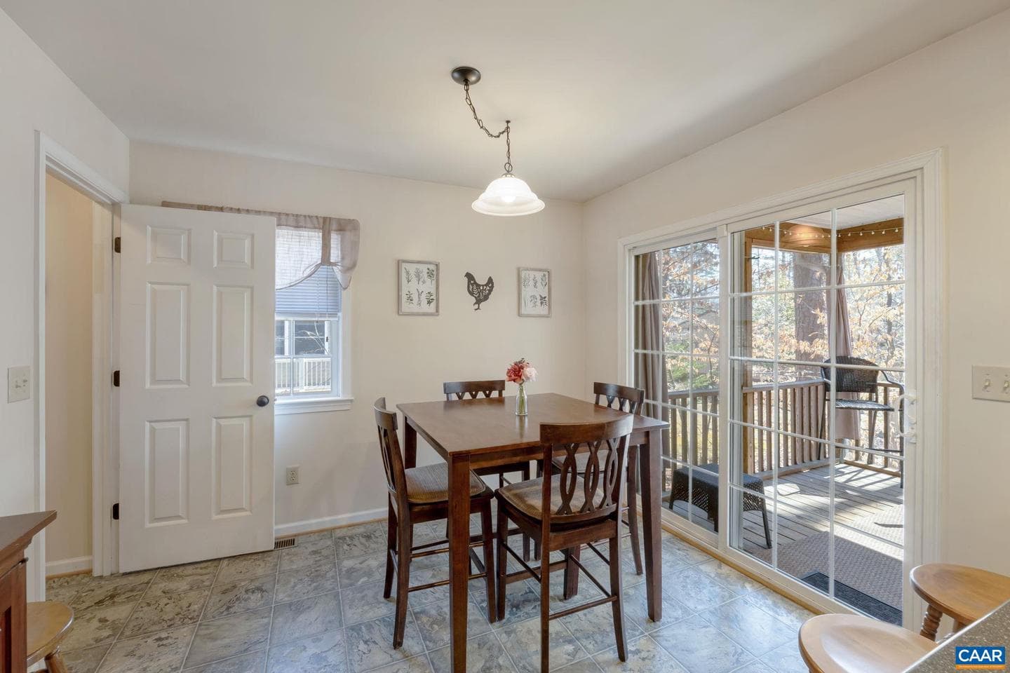 37 West Lake Forest Dr photo 14