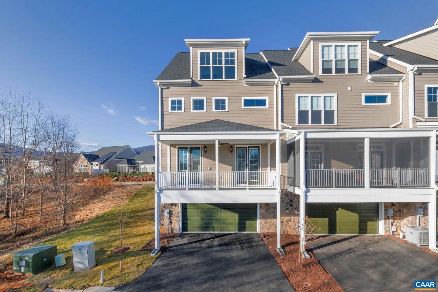5481 Golf Dr photo 3