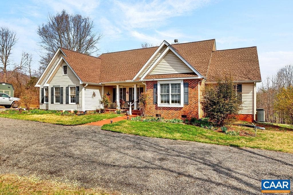 241 Truslows Ln photo 3