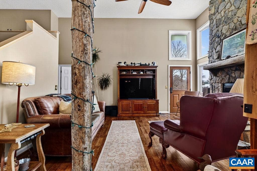 1296 Stoney Creek West photo 13