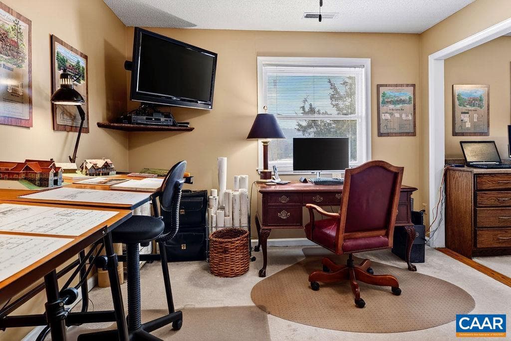 1296 Stoney Creek West photo 32