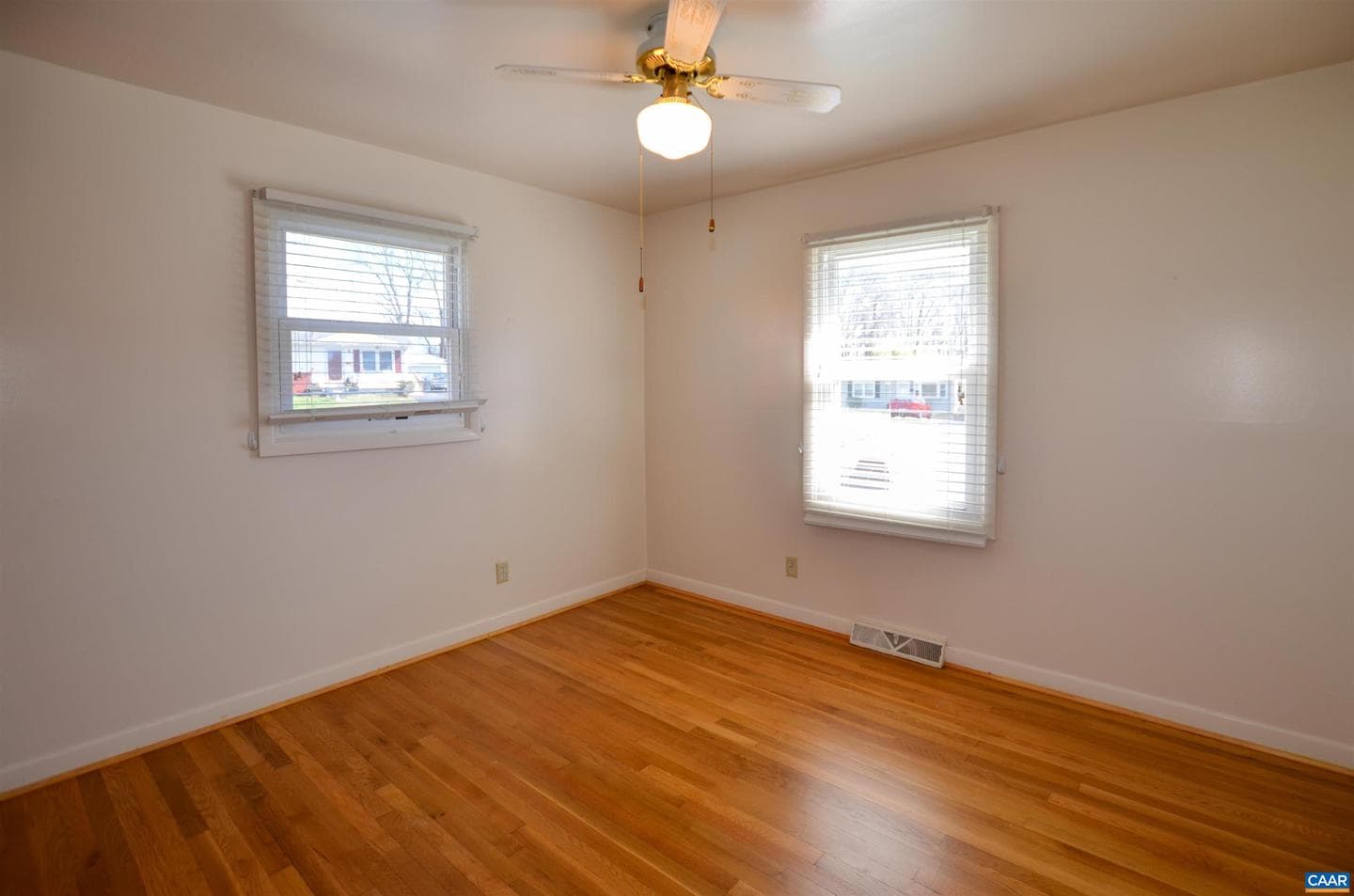 1646 Meridian St photo 27