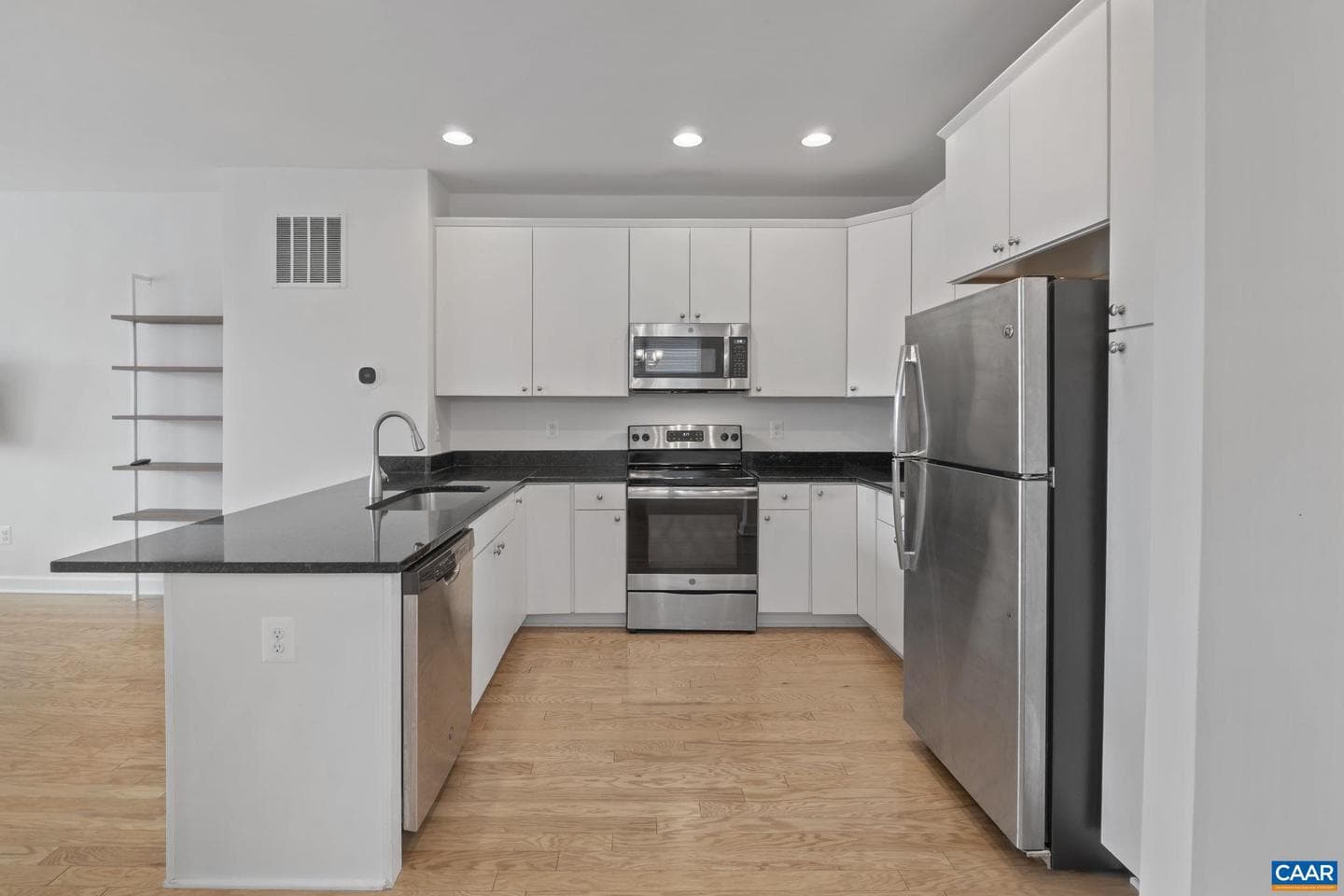 1429 Midland St photo 11