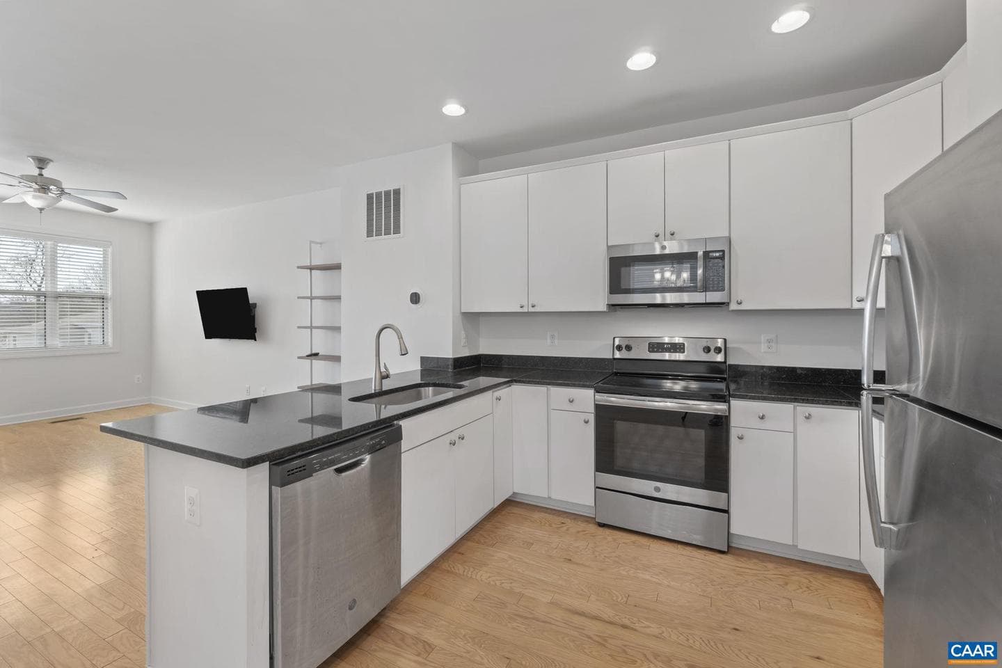 1429 Midland St photo 12