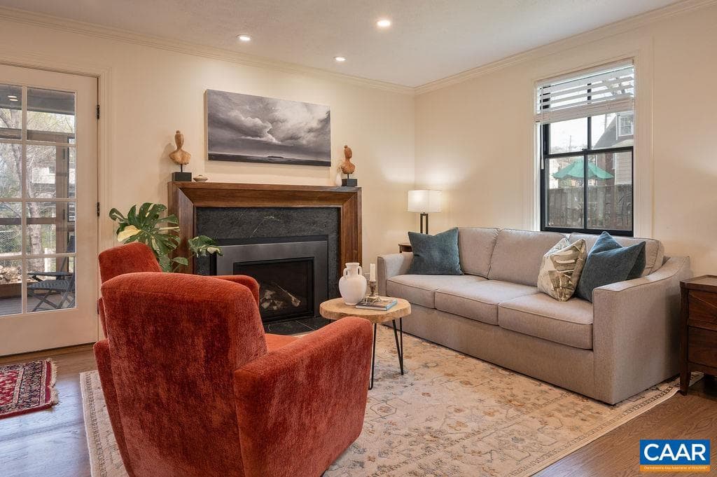 628 Blenheim Ave photo 11