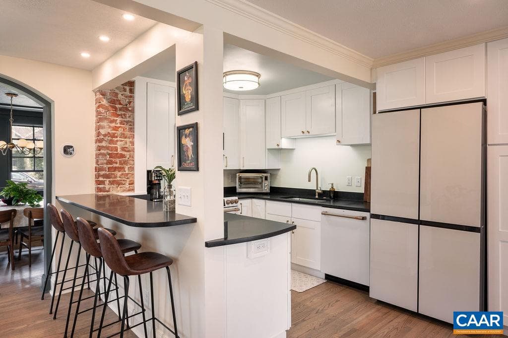 628 Blenheim Ave photo 8
