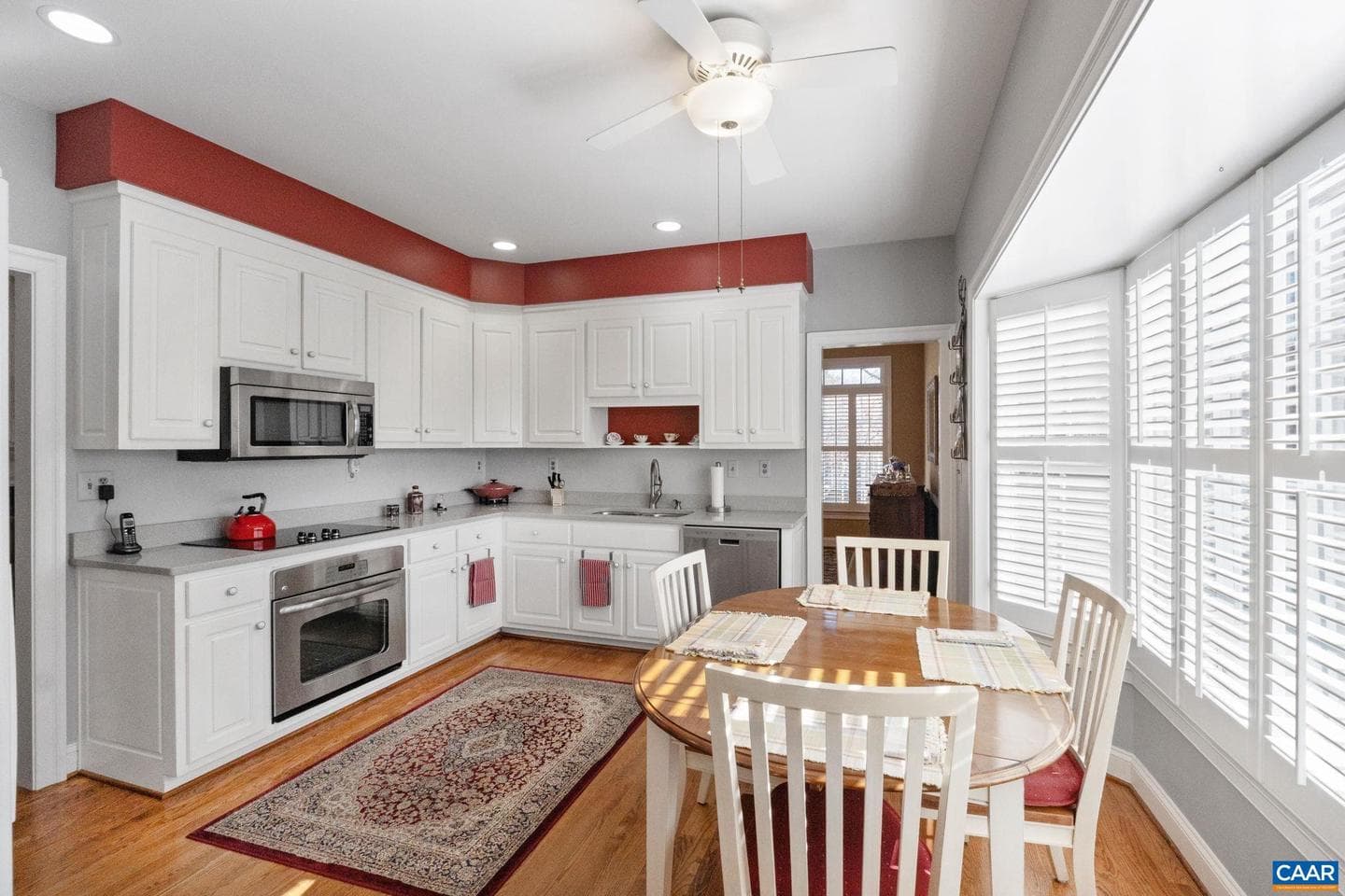1563 Heathrow Ln photo 18