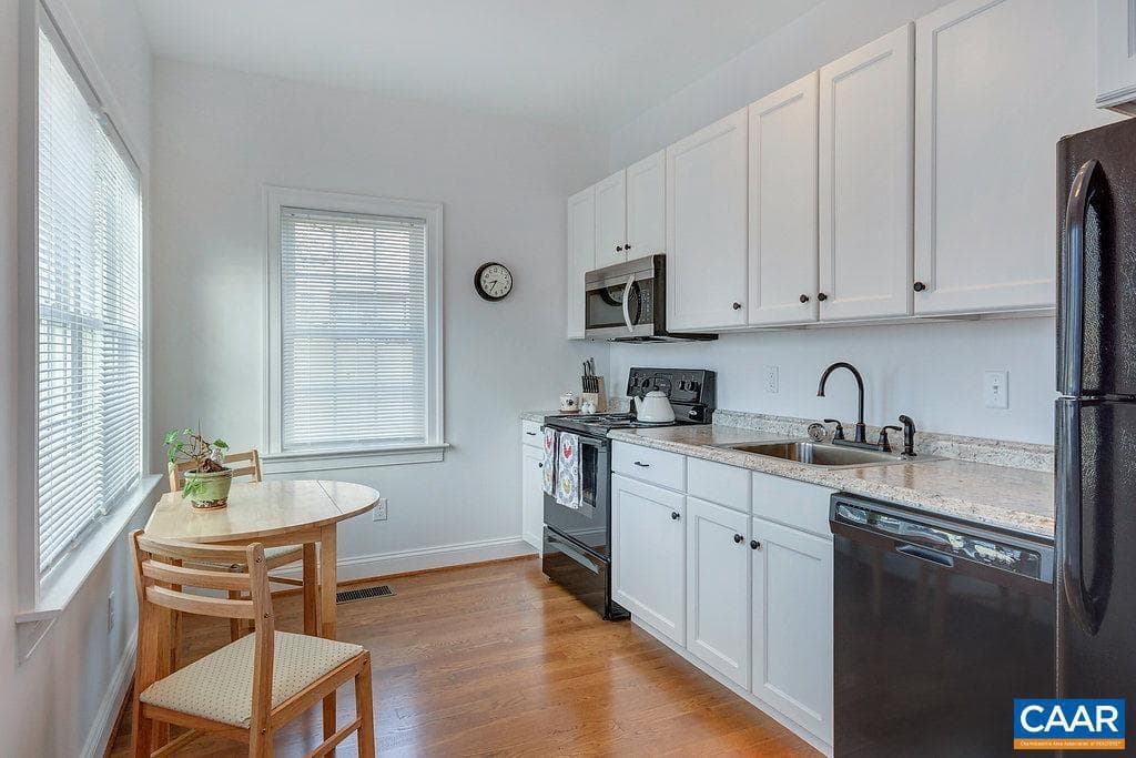 207 Douglas Ave photo 5