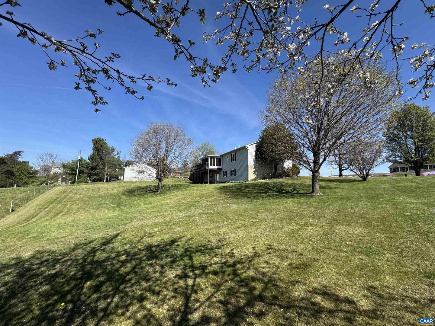 224 Saint James Rd photo 12