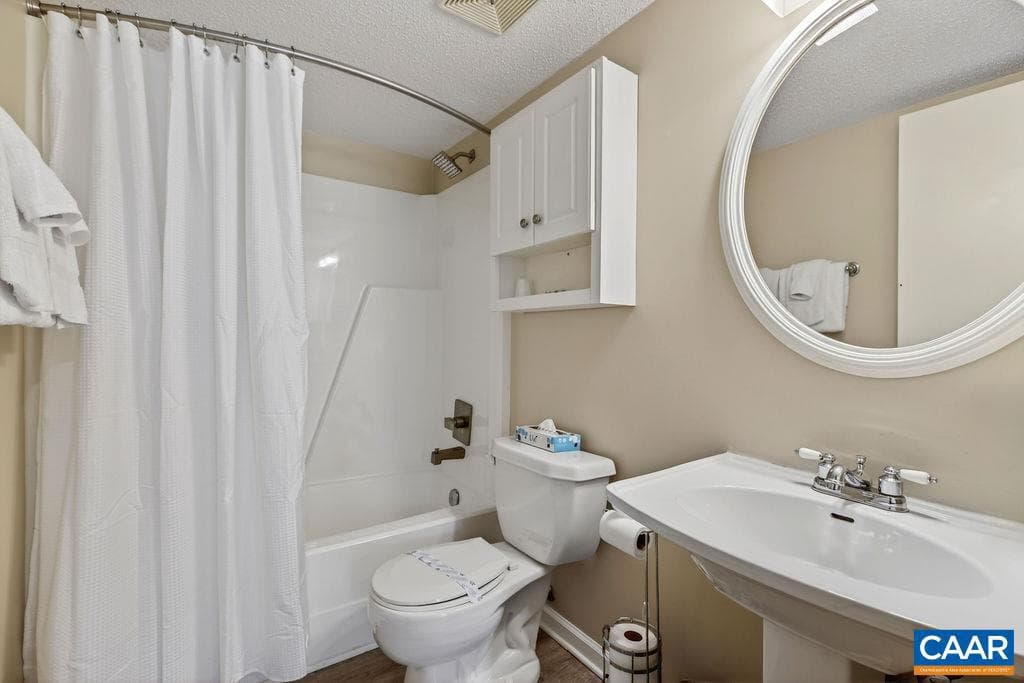 646 White Oak Condos photo 16