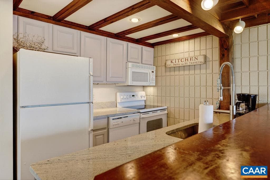 646 White Oak Condos photo 8