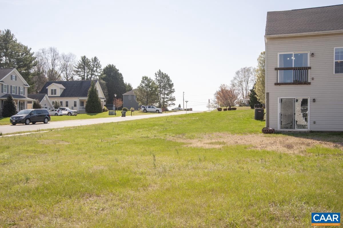 236 Brimfell St photo 39