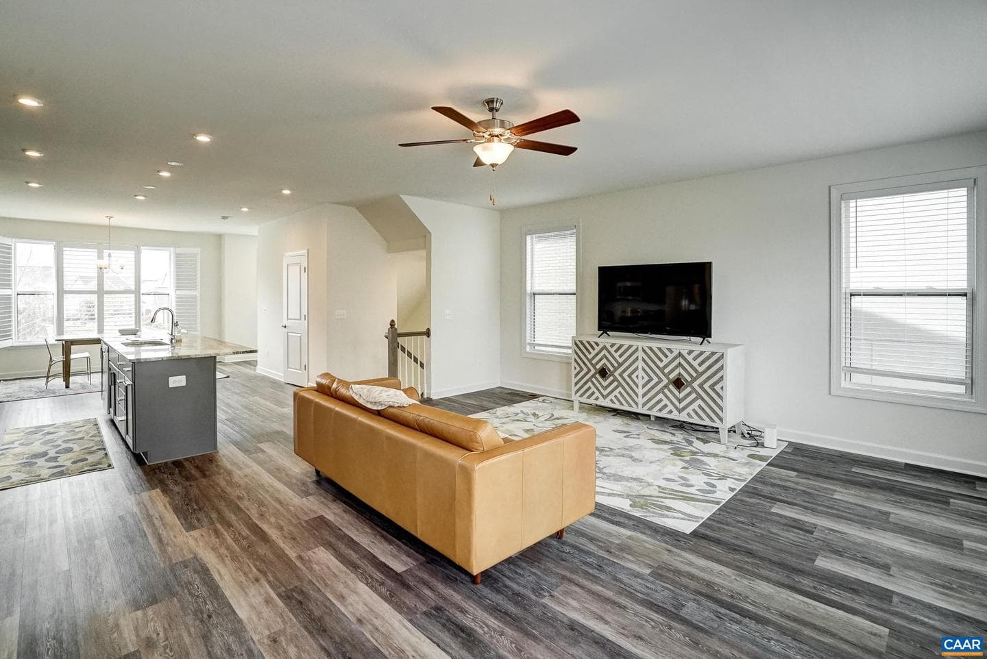 916 Orion Ln photo 8