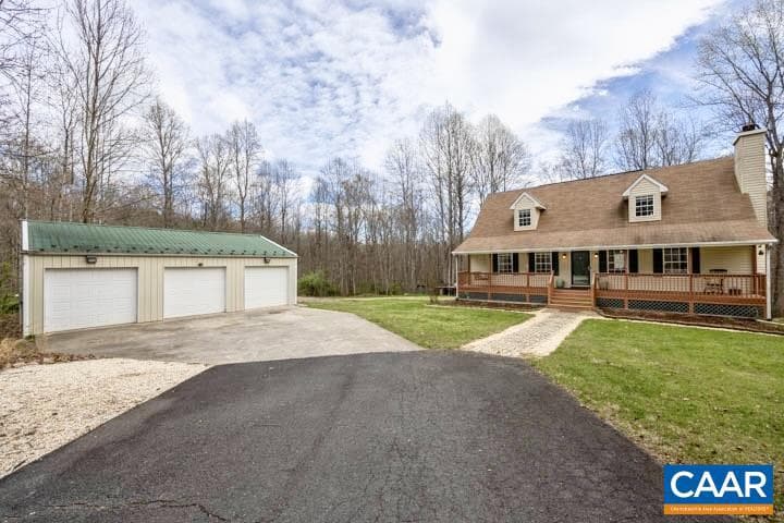 462 Fox Hunters Ln photo 2