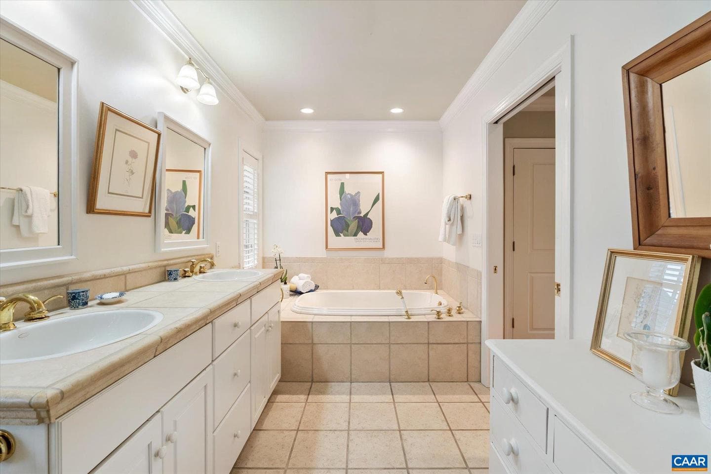 560 Dryden Pl photo 32