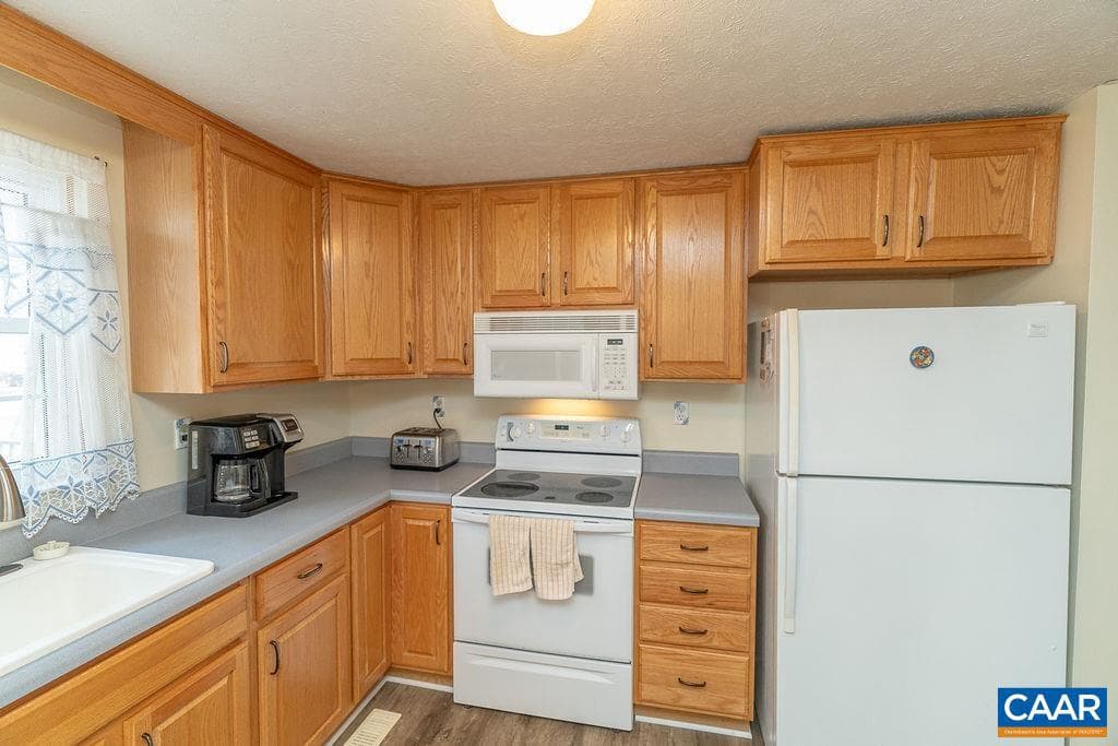 97 Lumber Ln photo 10