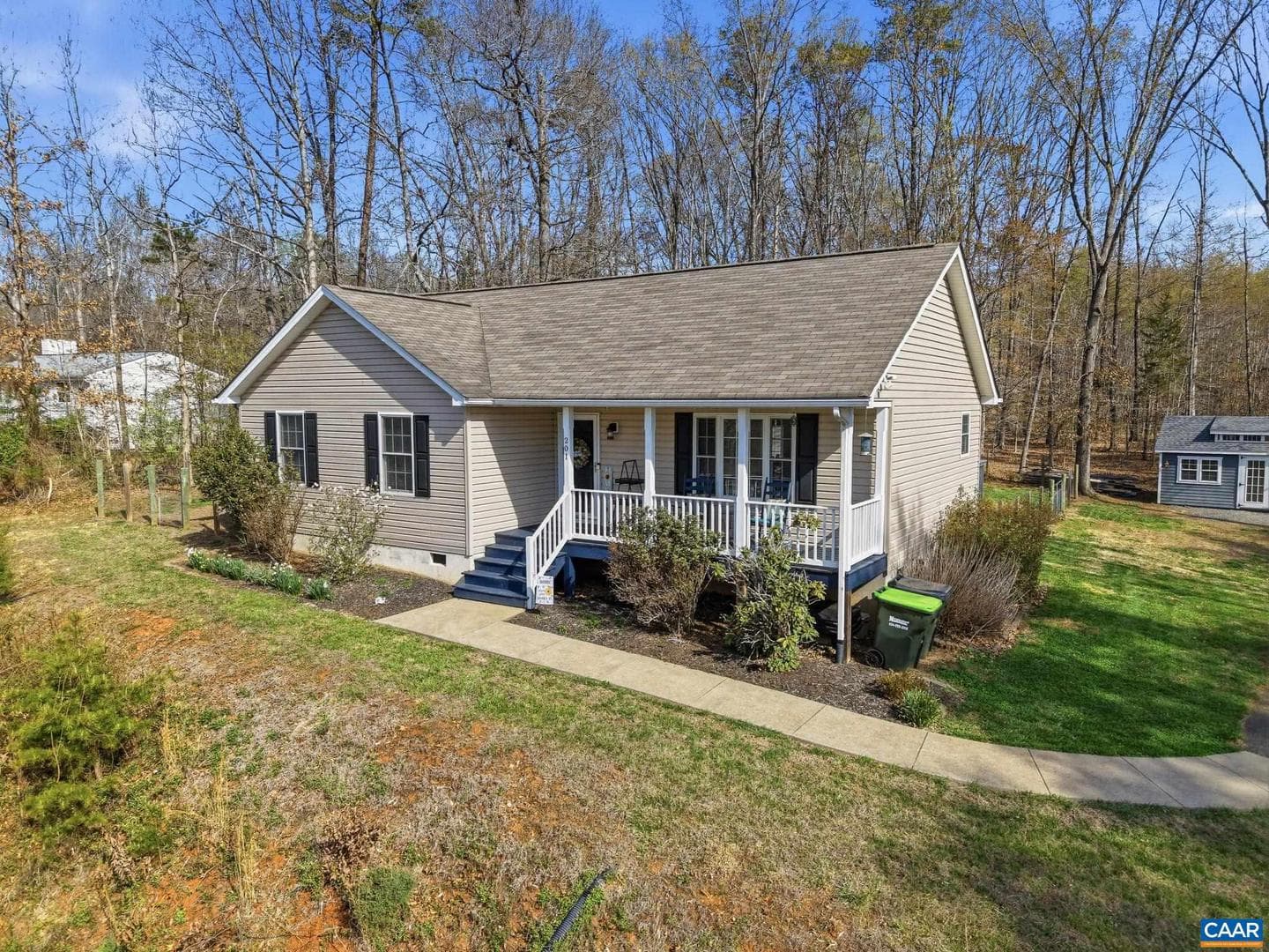 201 Tanglewood Dr photo 2