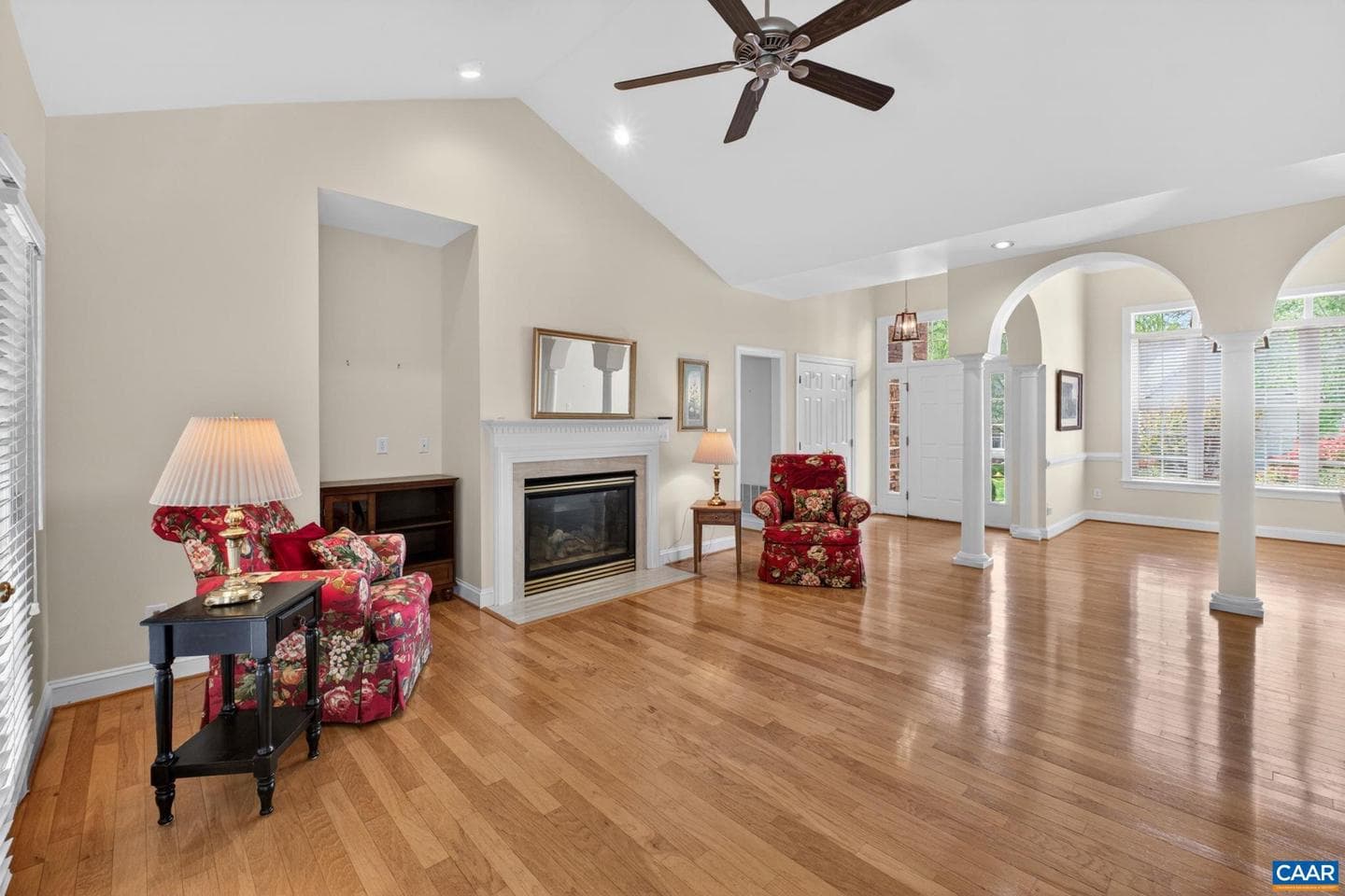 1804 Creekview Ln photo 2
