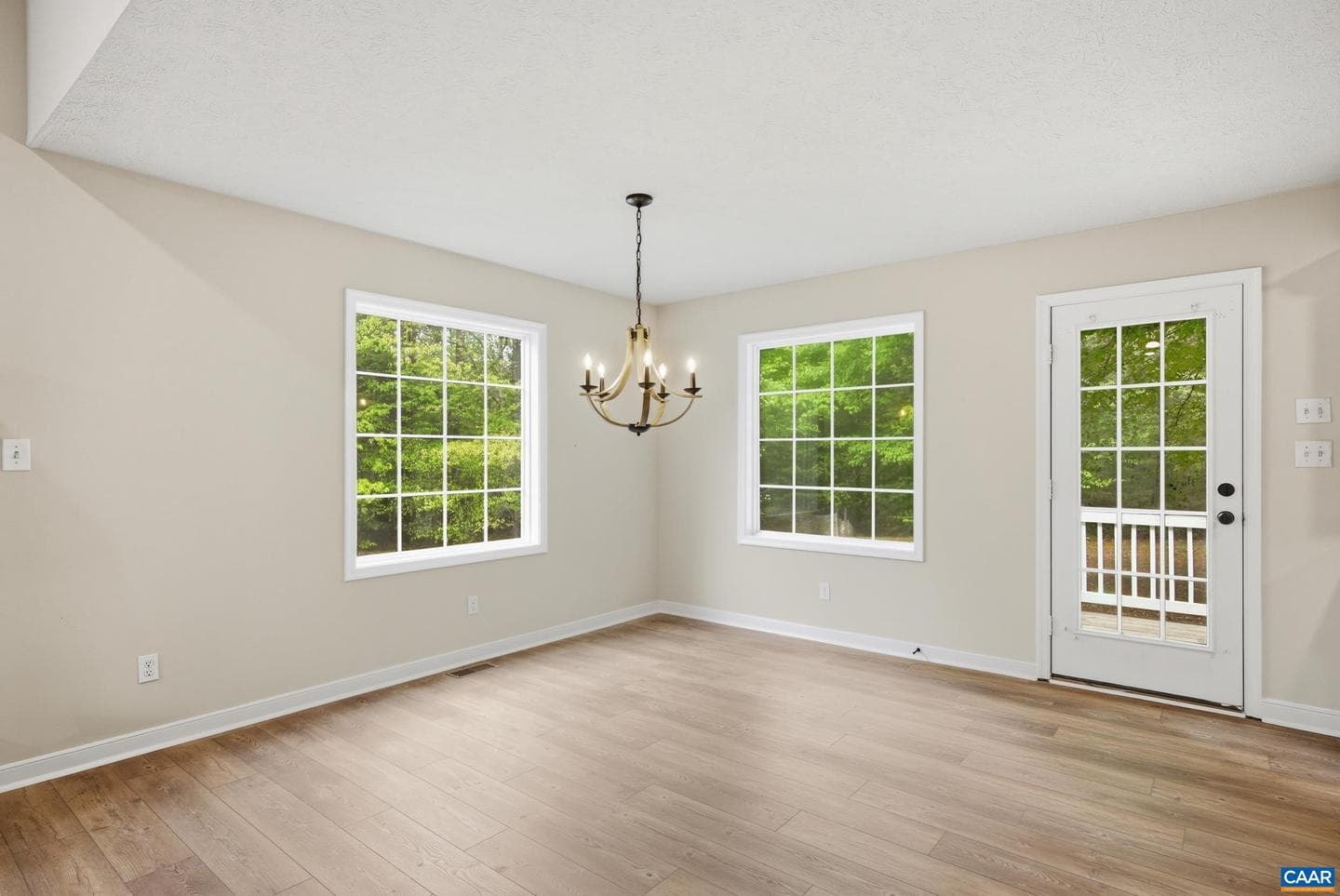 154 Erins Way photo 8