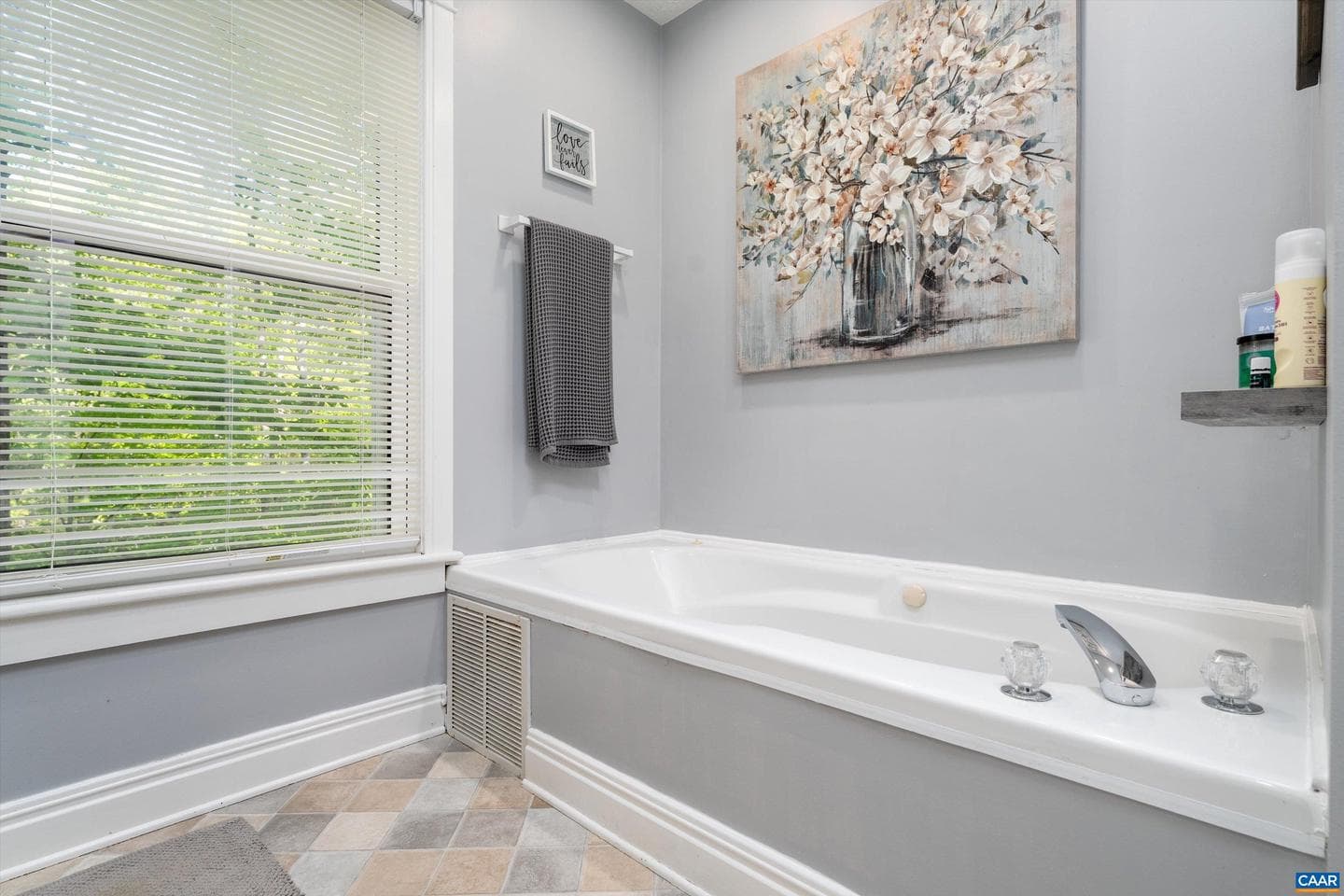 5 Iroquois Way photo 17