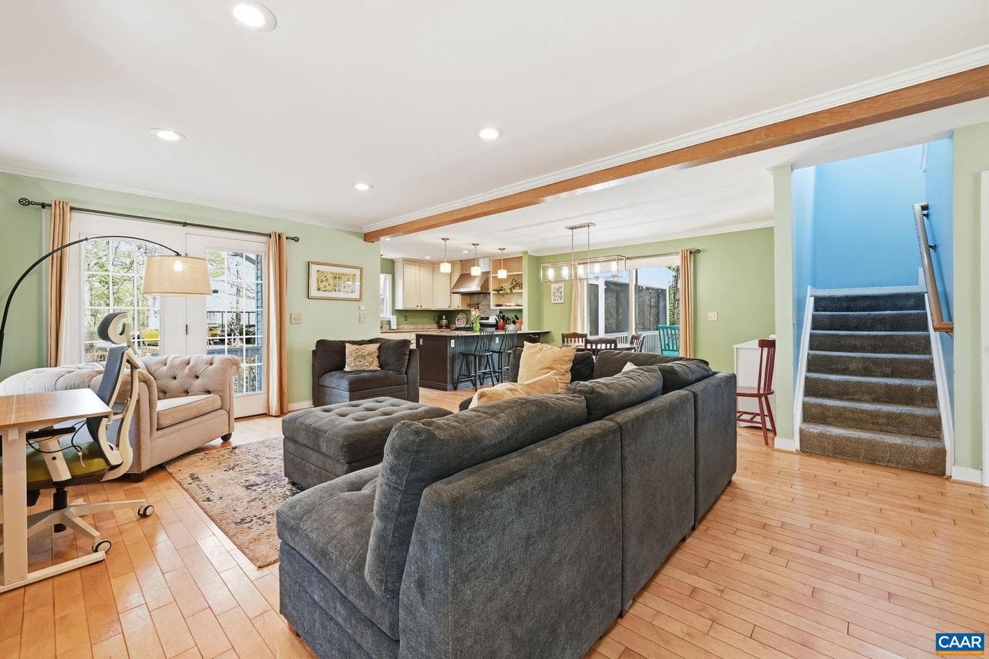 1009 Stonewood Dr photo 3