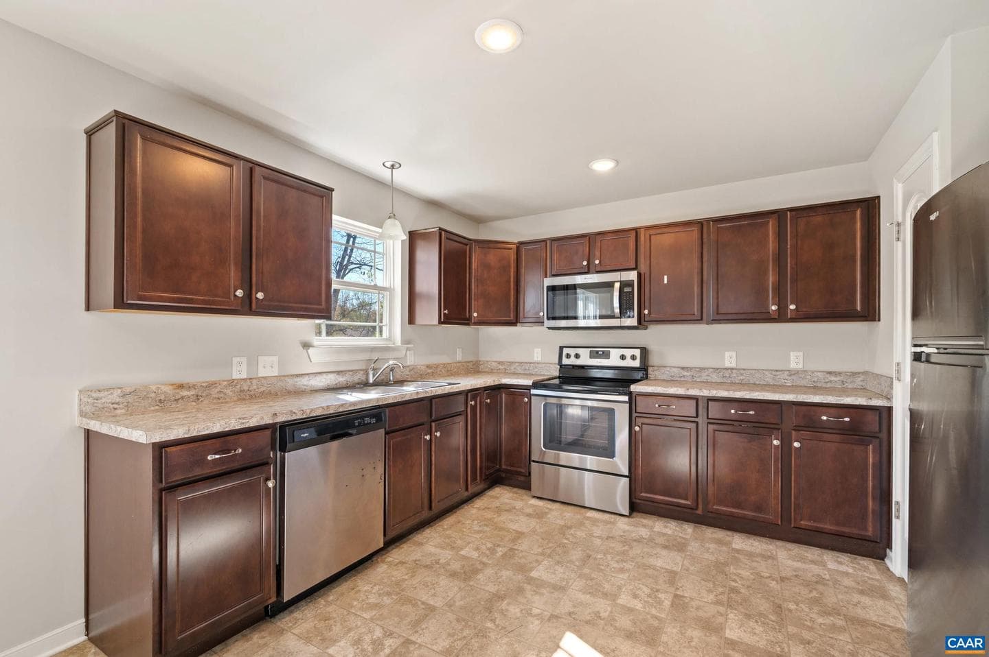 6092 Flintstone Dr photo 17