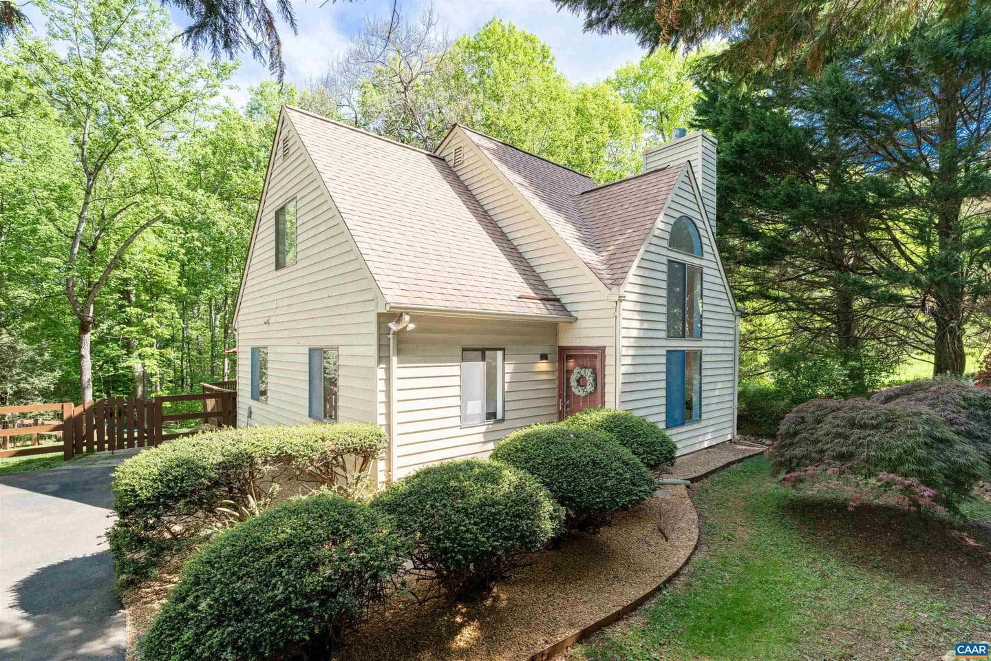 220 Homestead Ln photo 1