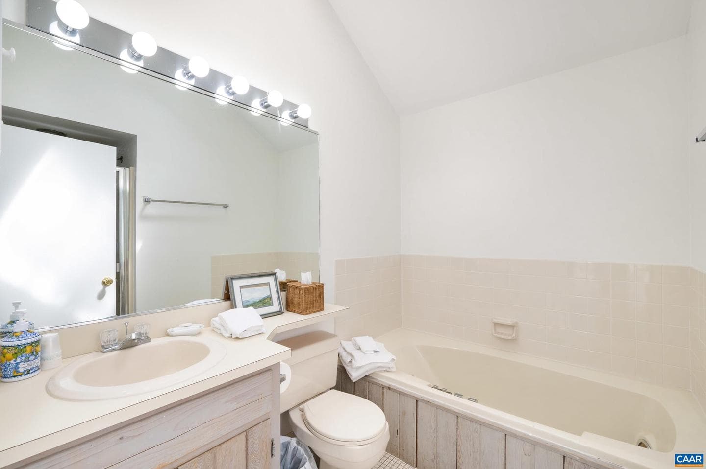 44 East Catoctin Dr photo 8