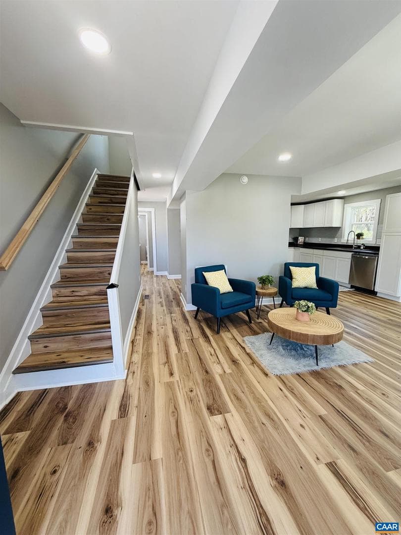 427 Montgomery Ave photo 8