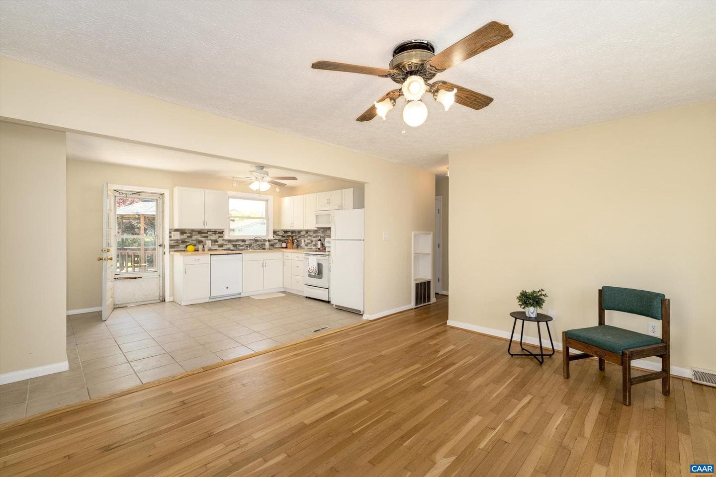124 James Ave photo 10