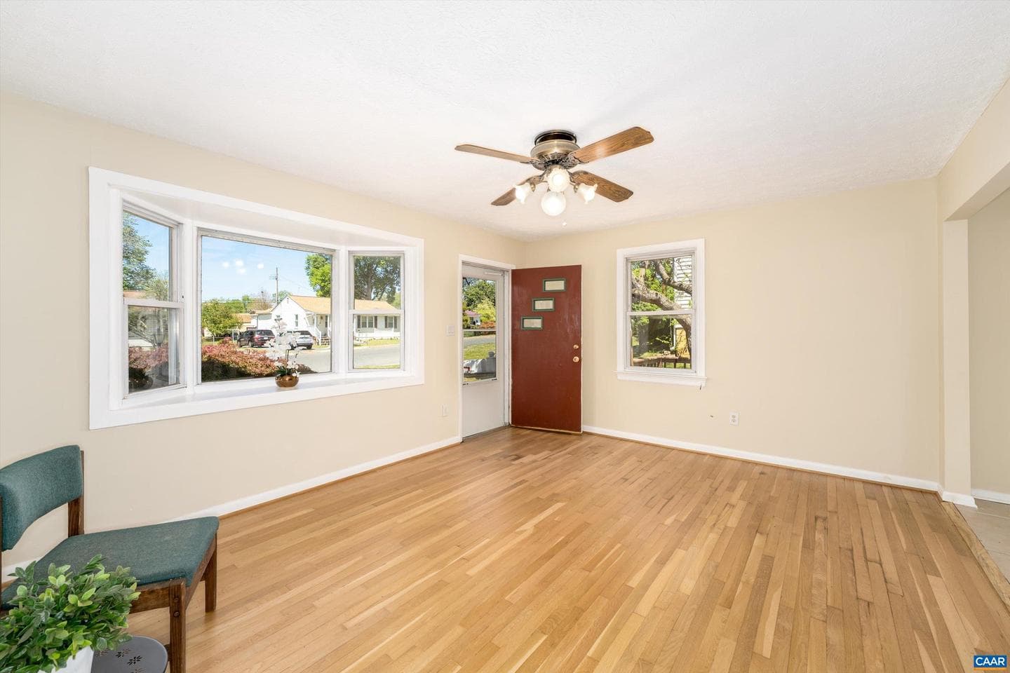 124 James Ave photo 11