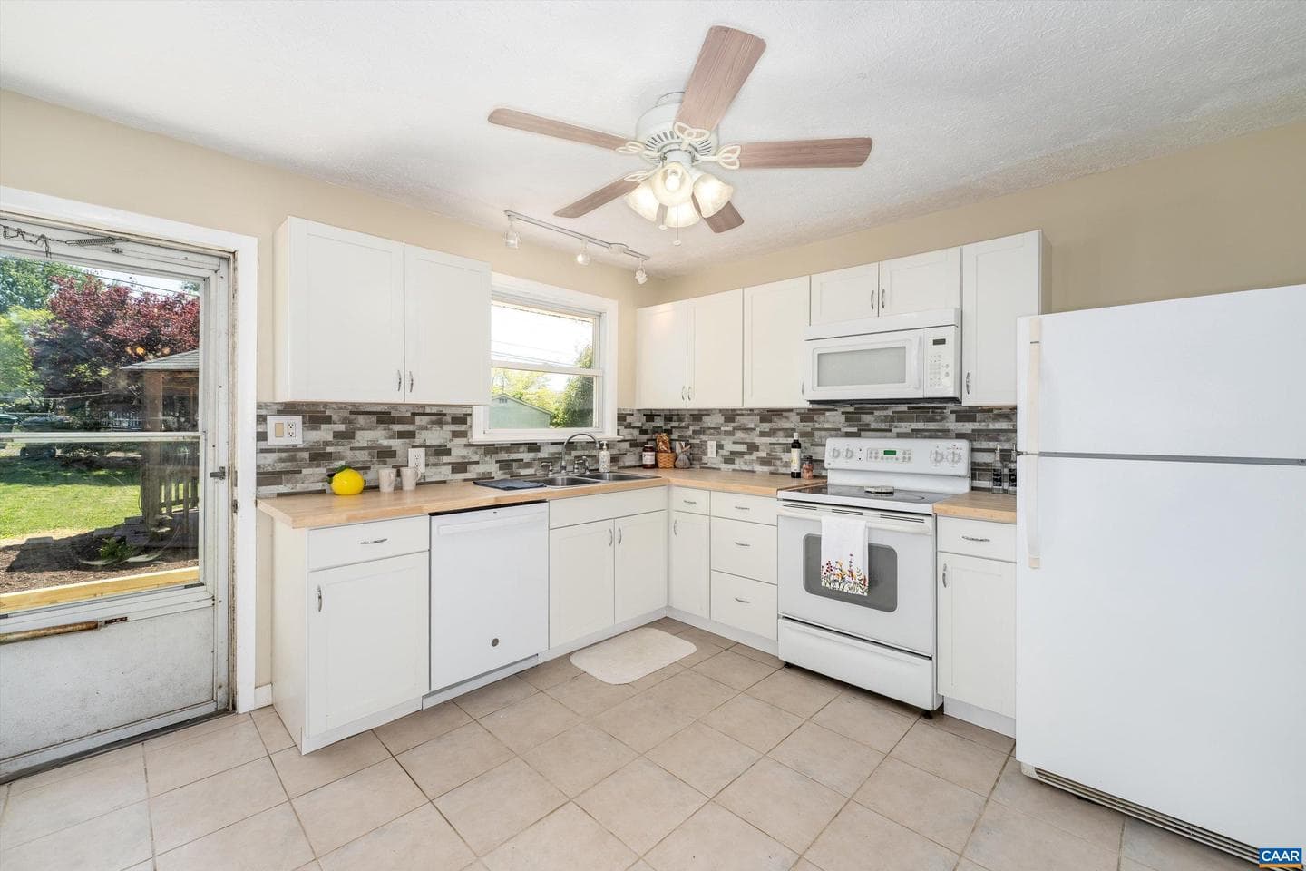 124 James Ave photo 13