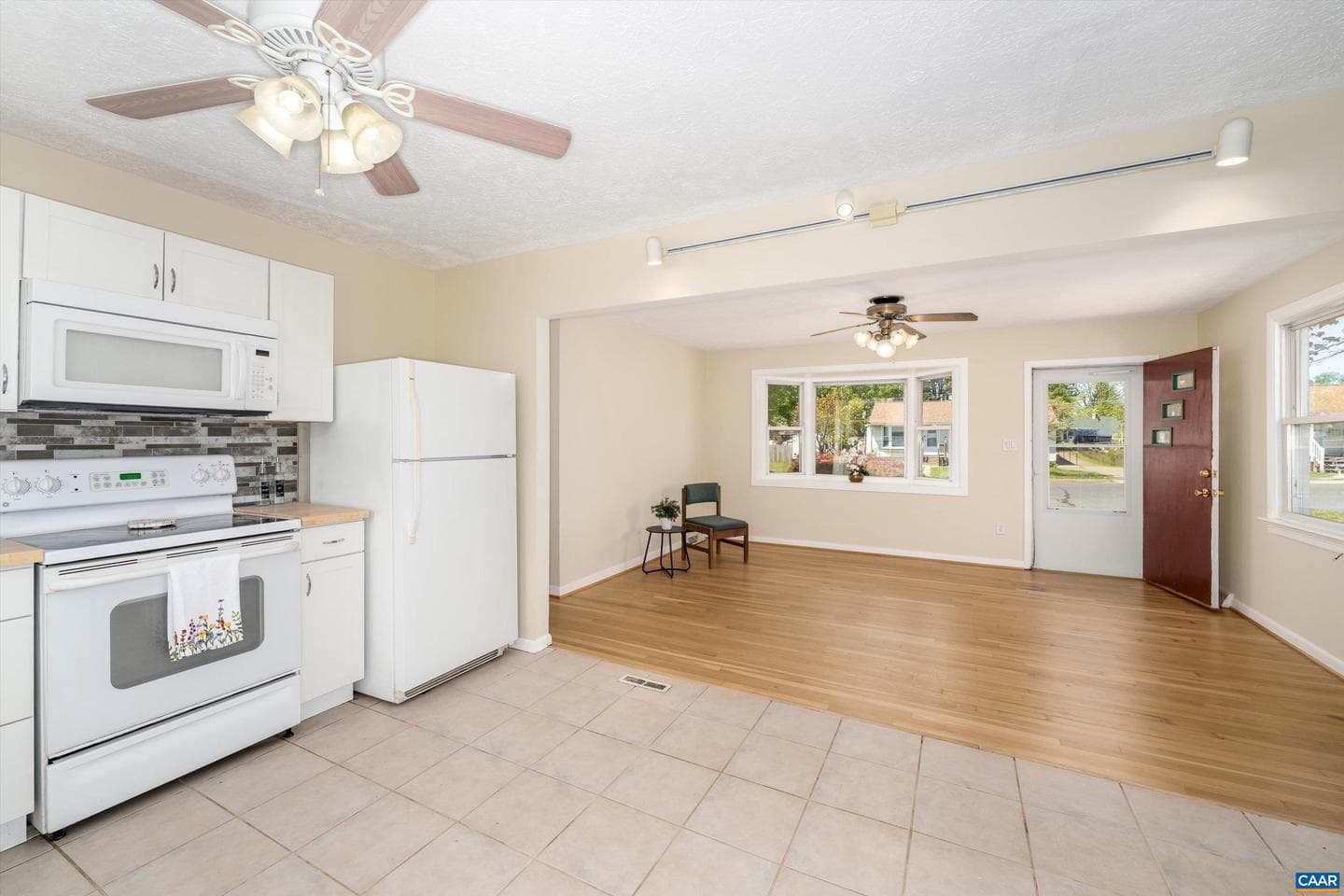124 James Ave photo 19