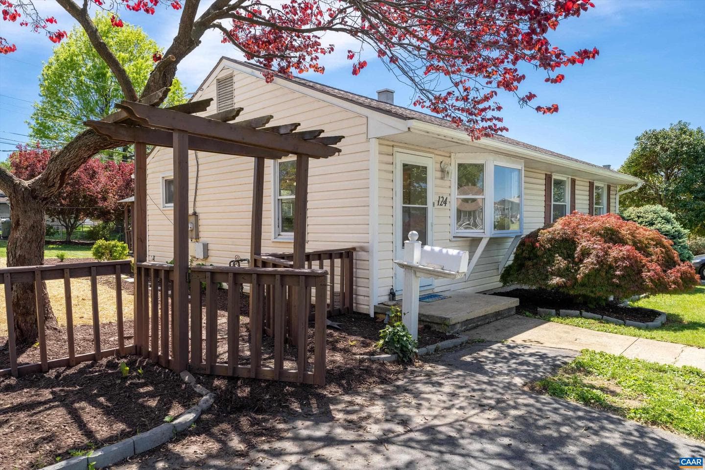 124 James Ave photo 4