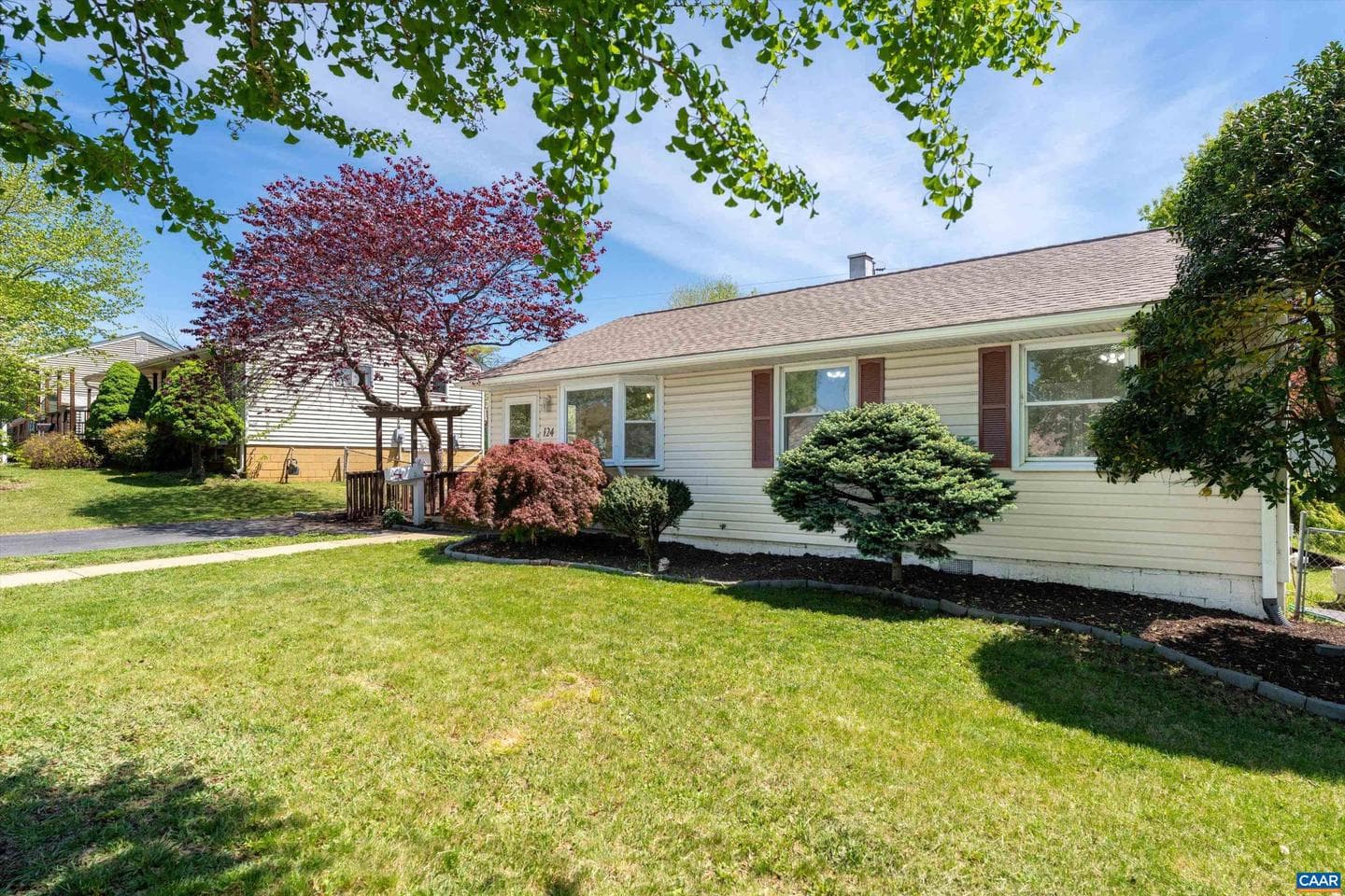 124 James Ave photo 8