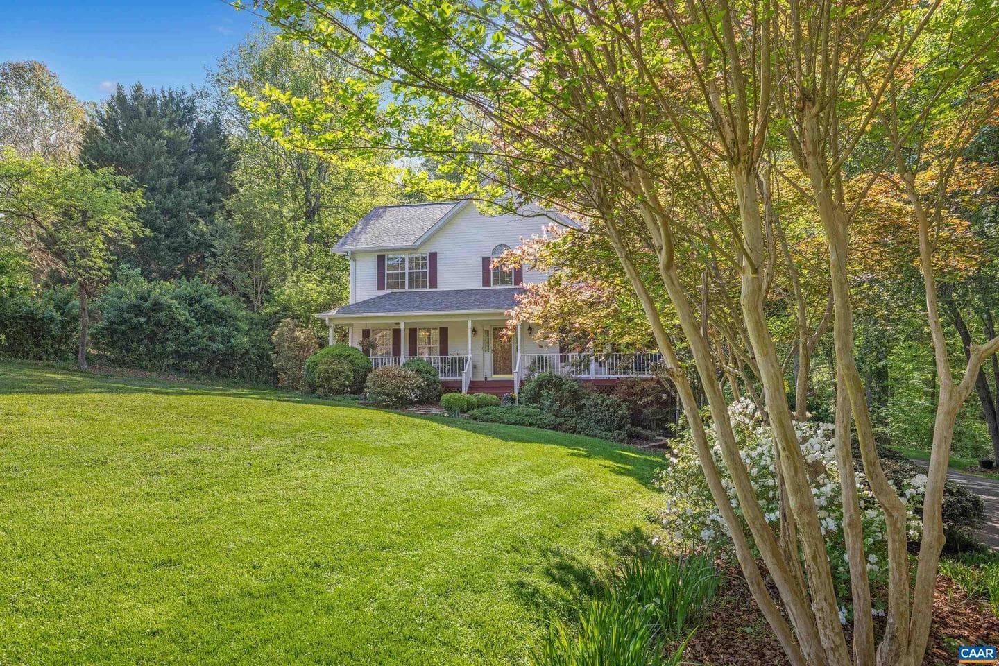 204 W Rosewood Dr photo 2