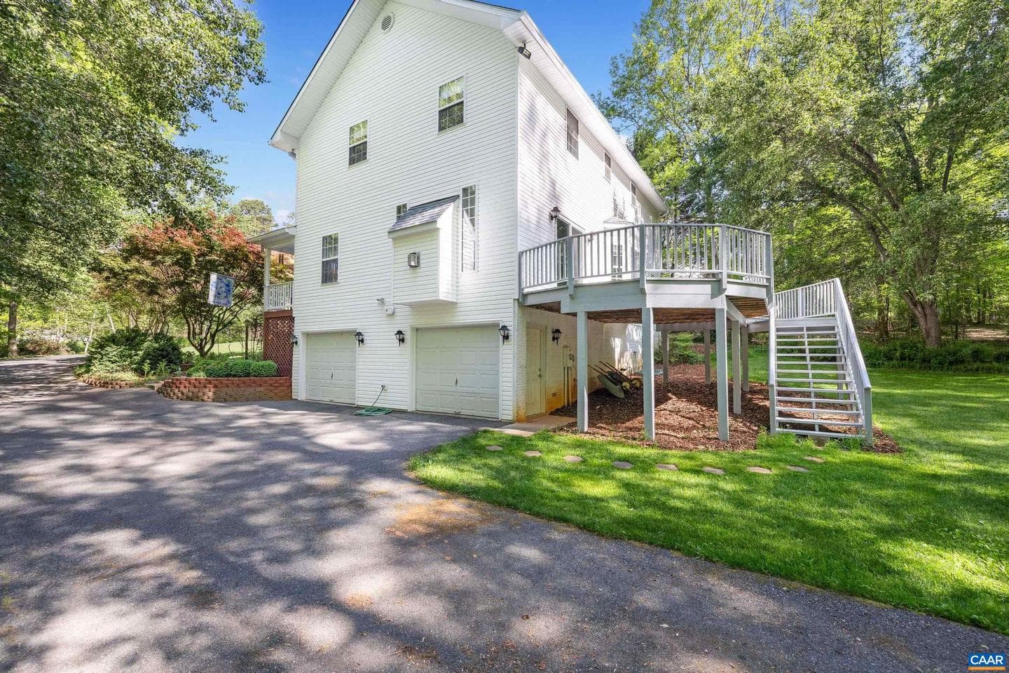 204 W Rosewood Dr photo 3