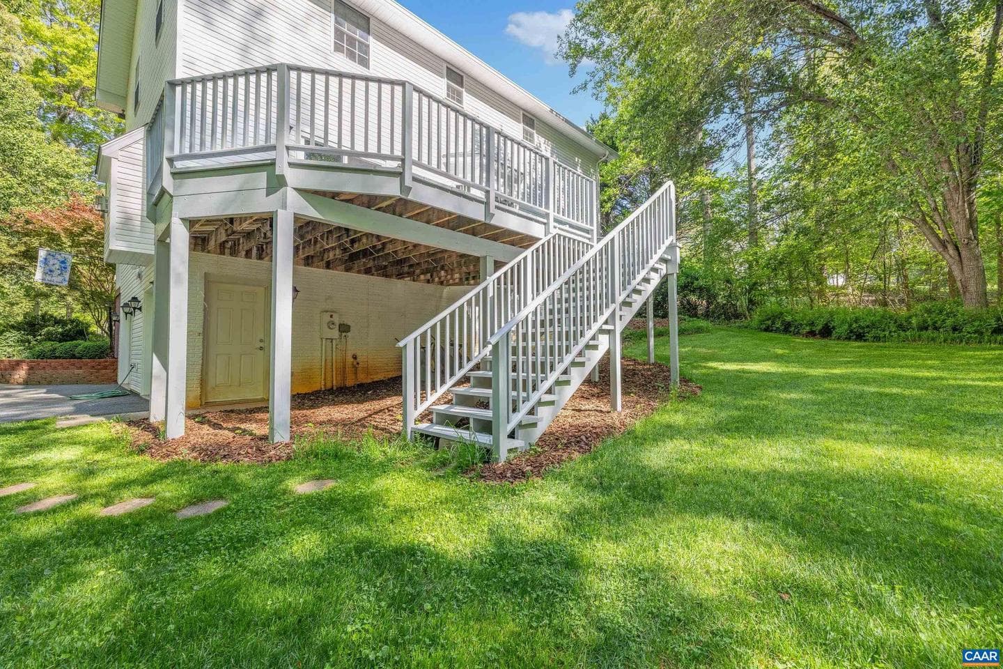 204 W Rosewood Dr photo 8