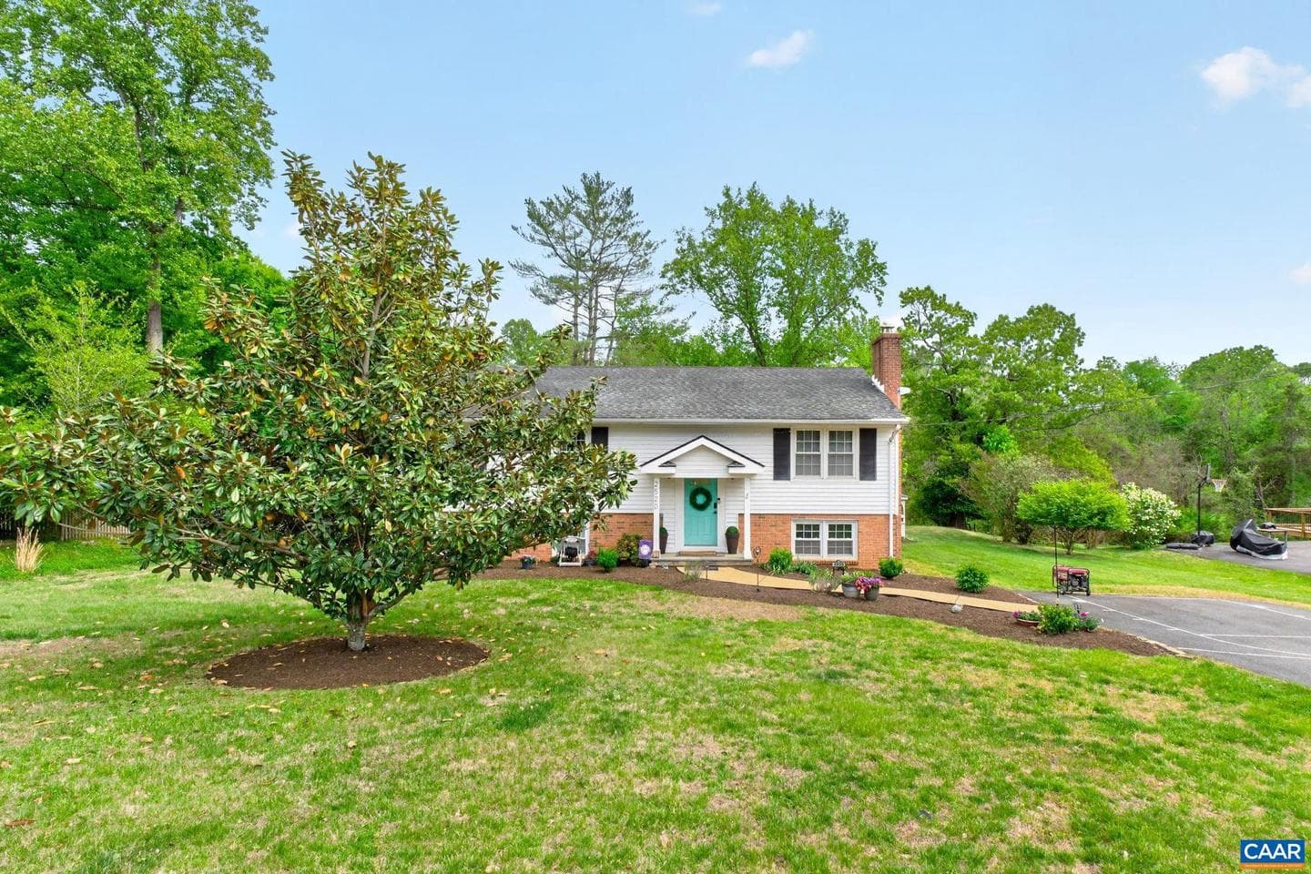 2520 Huntington Rd photo 4