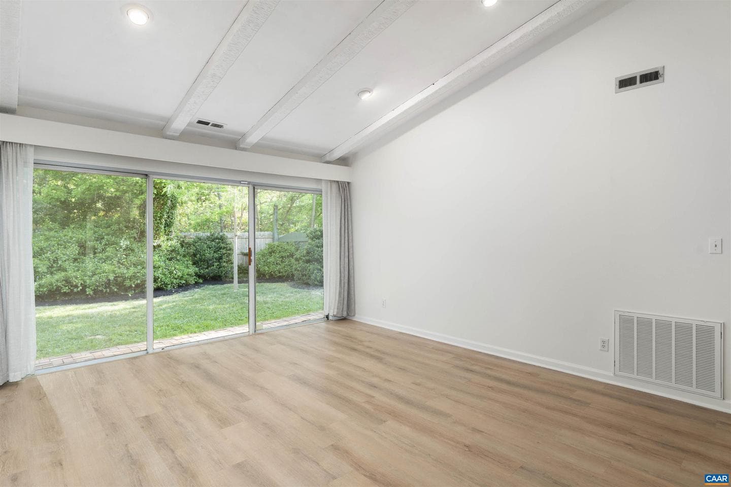279 Tennis Dr photo 4
