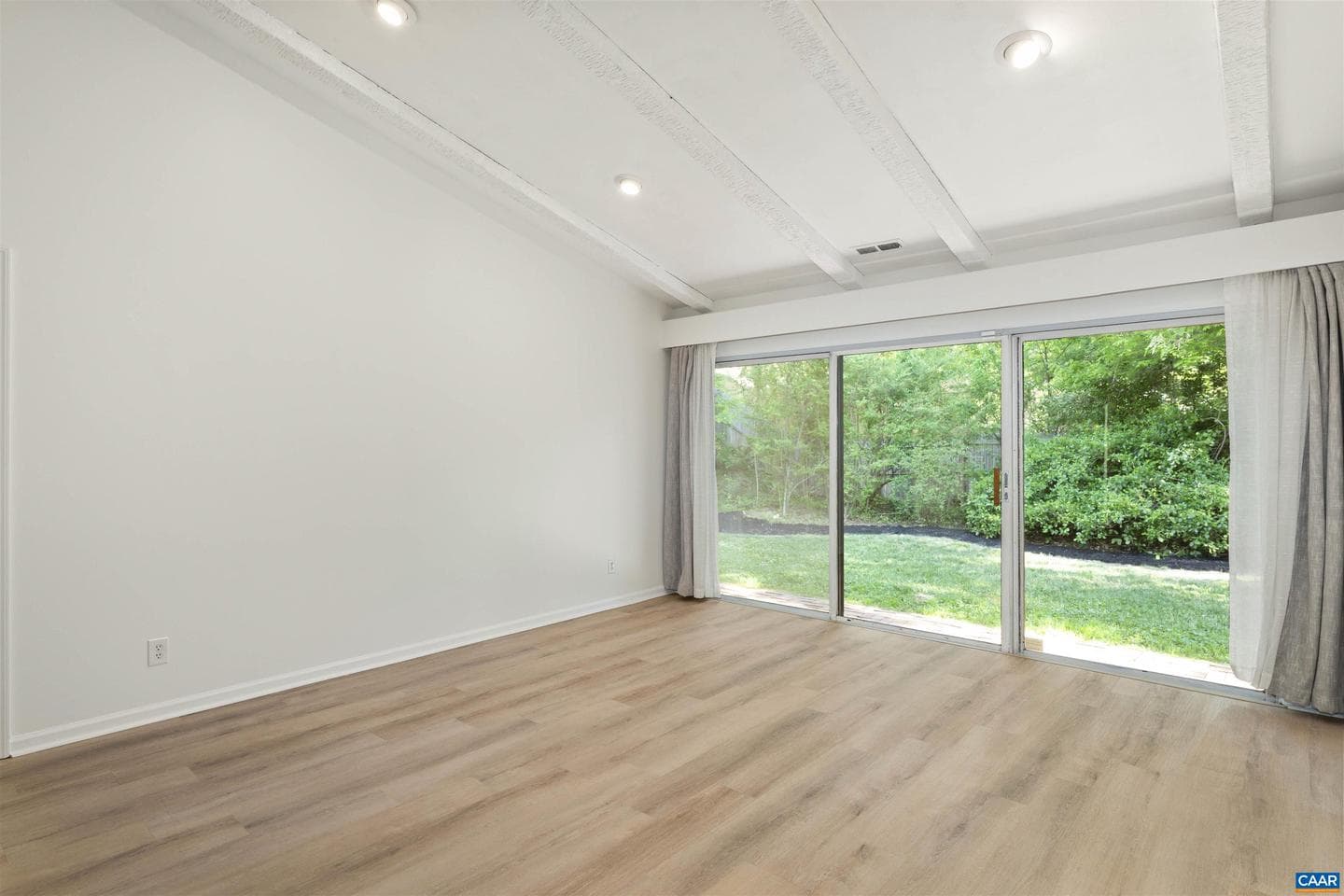 279 Tennis Dr photo 5