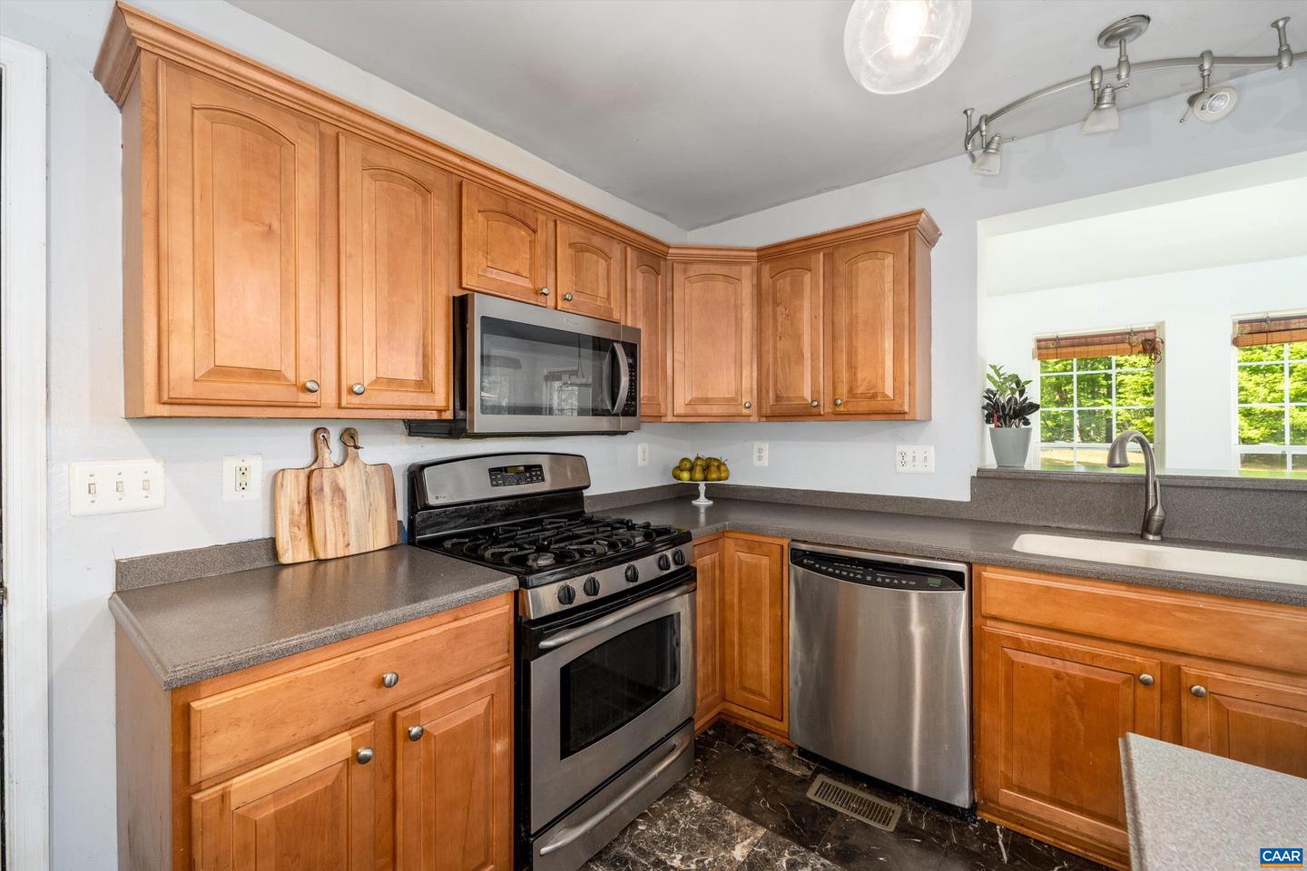 419 Carter Ln photo 13