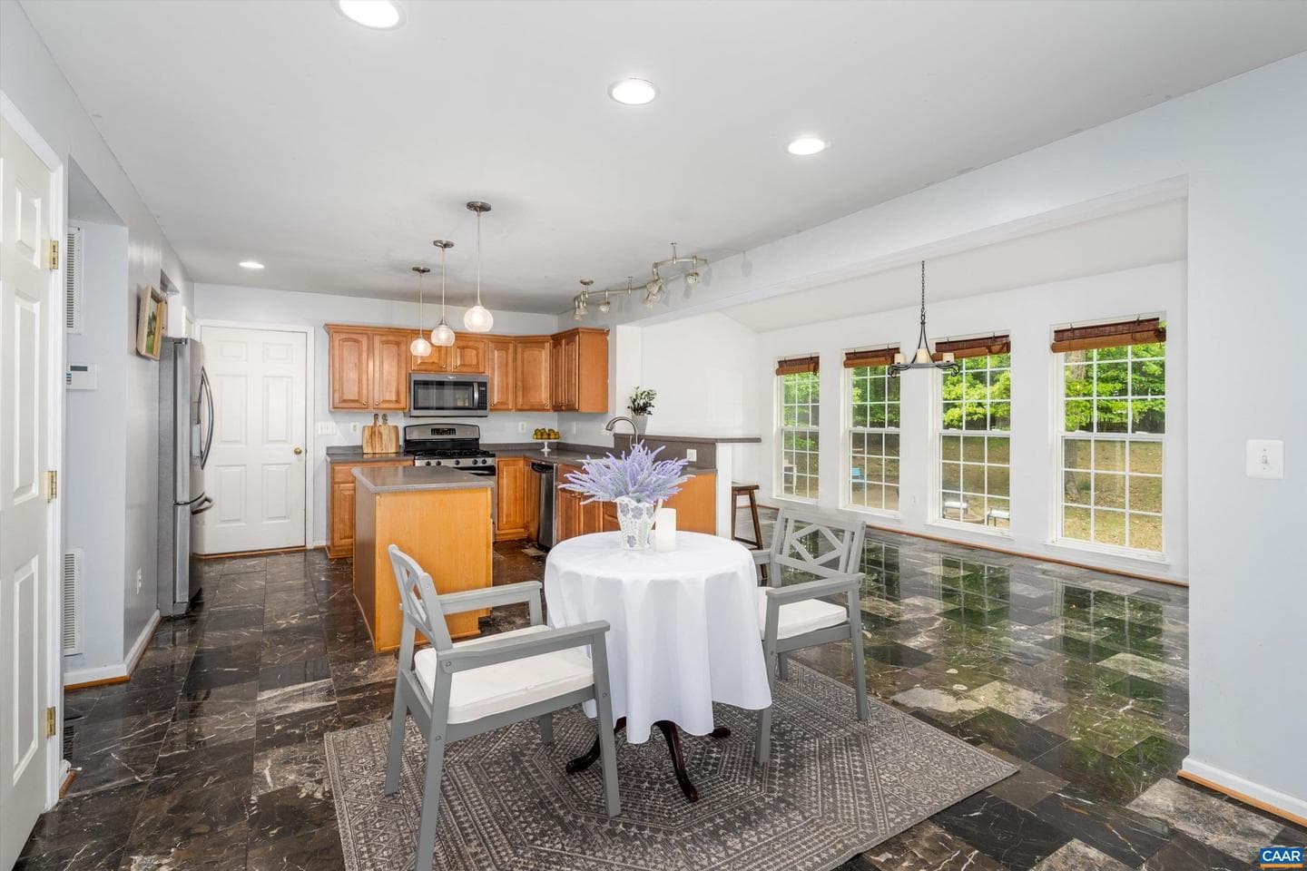 419 Carter Ln photo 9