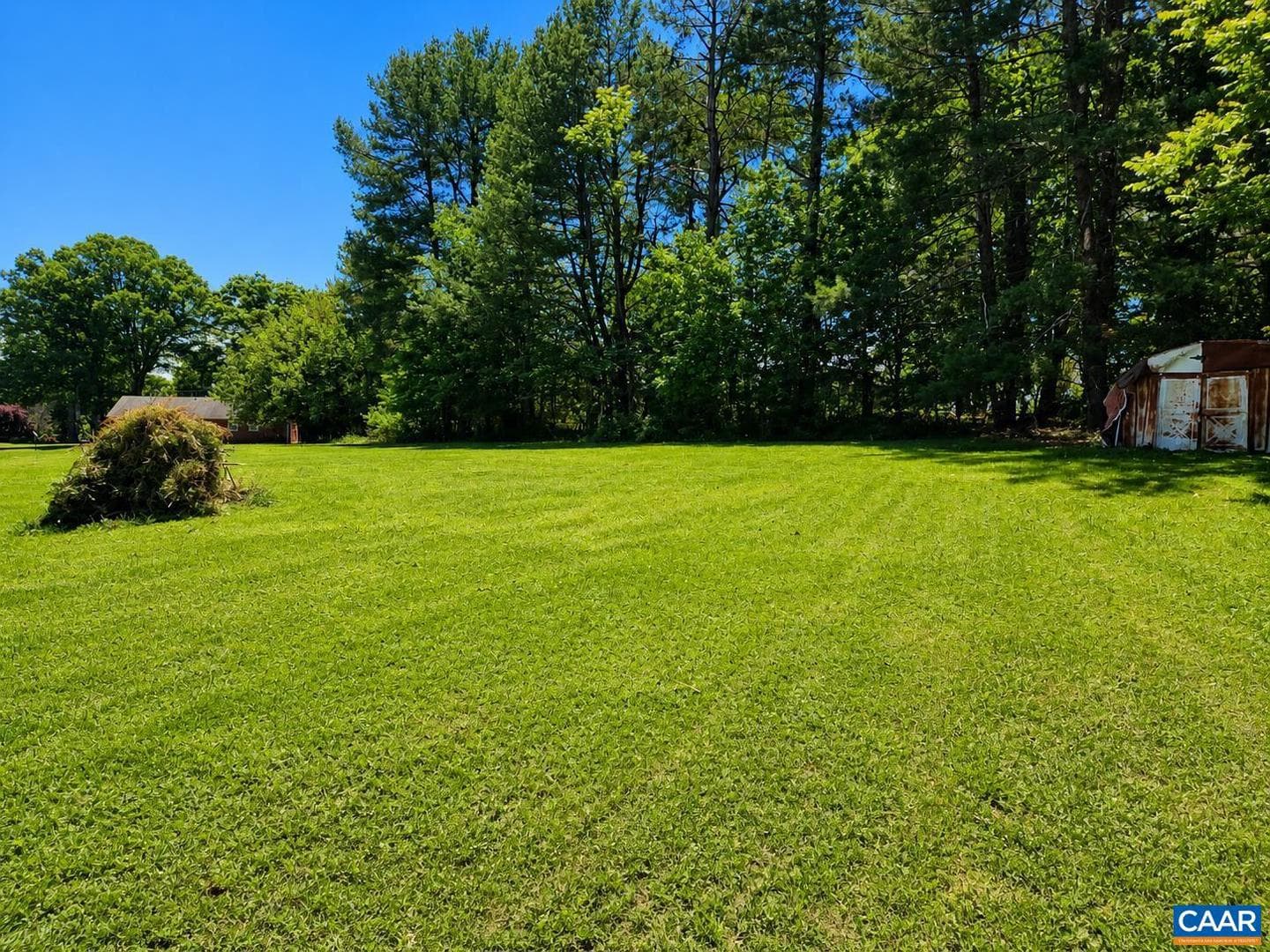 151 Lancaster Dr photo 17