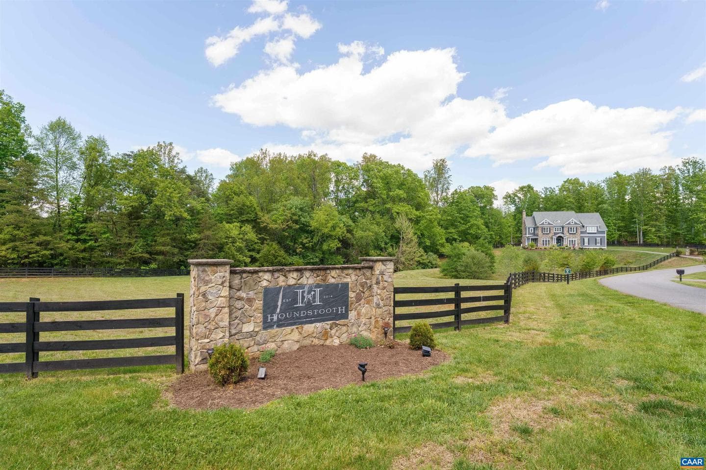 421 Houndstooth Ct photo 2