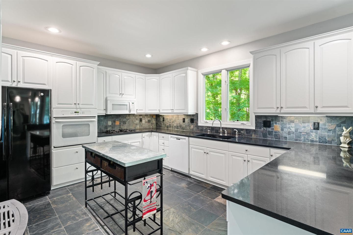 912 King William Dr photo 14