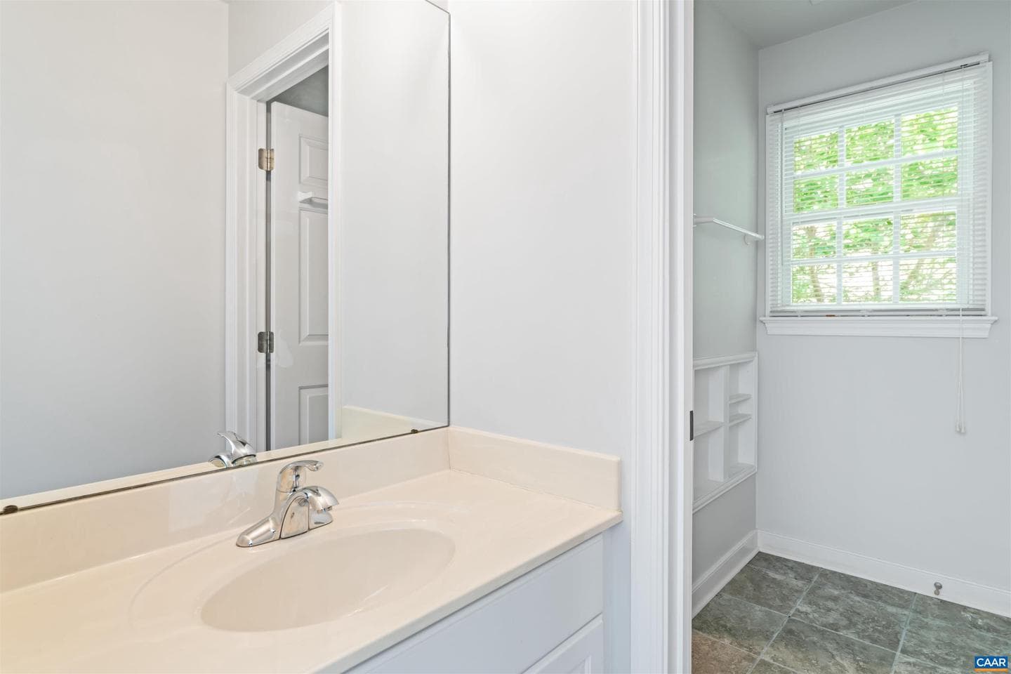 912 King William Dr photo 27