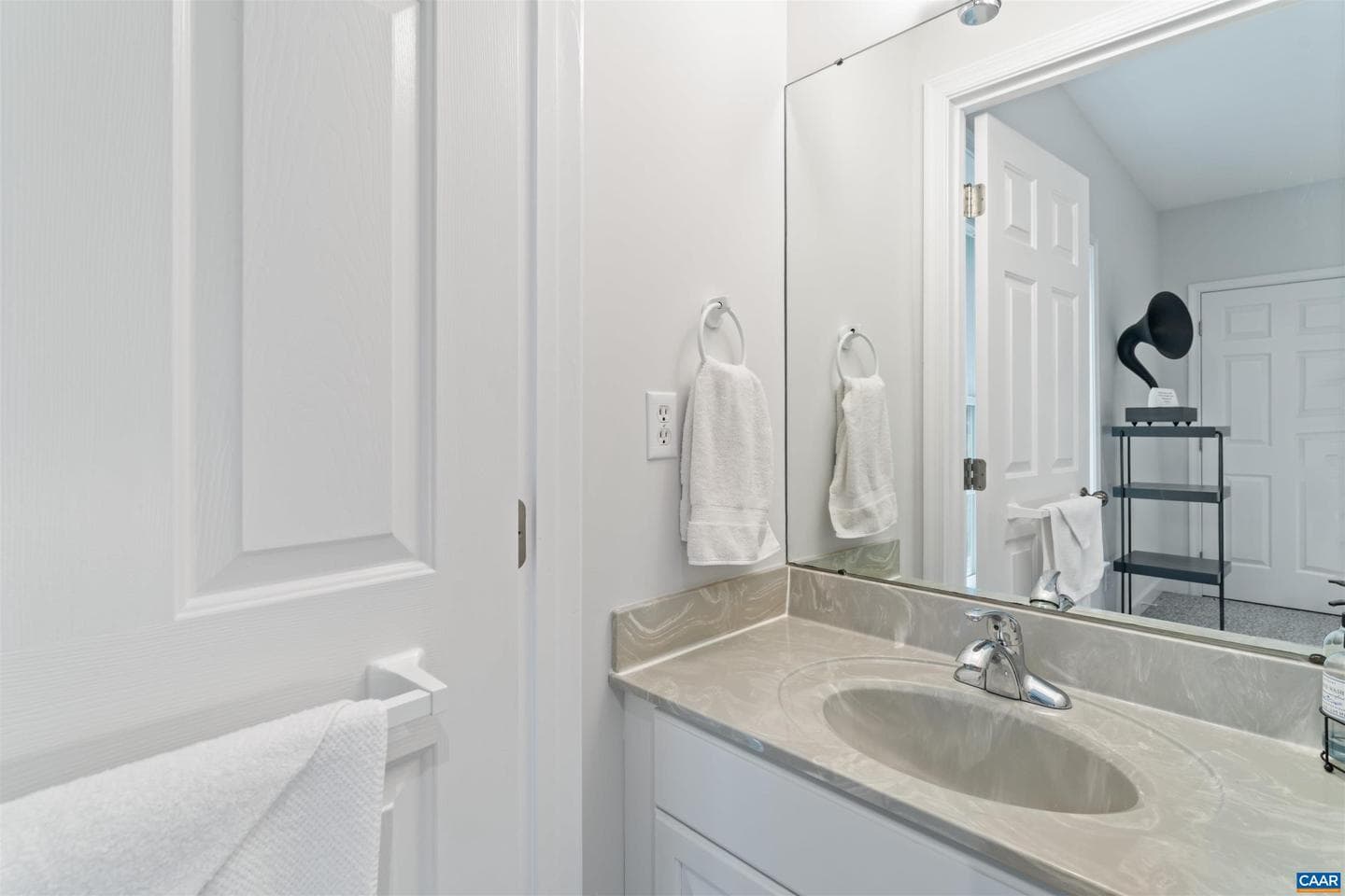 912 King William Dr photo 37