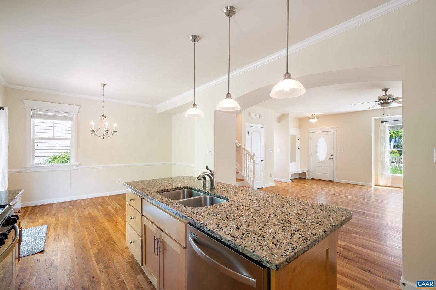 233 Huntley Ave photo 10